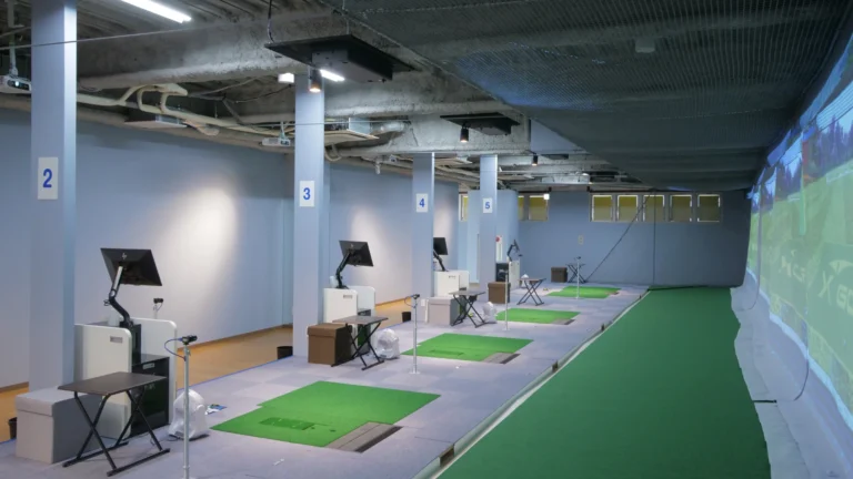 X-GOLF倶楽部 緑地公園の店内